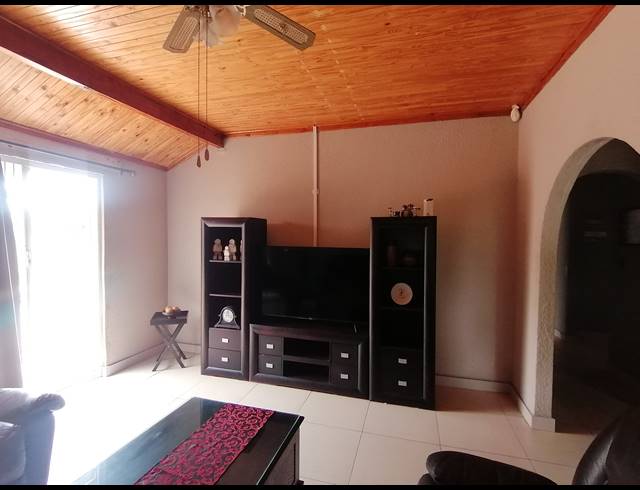 3 BEDROOM FREESTANDING SOLD IN STILFONTEIN EXT 4